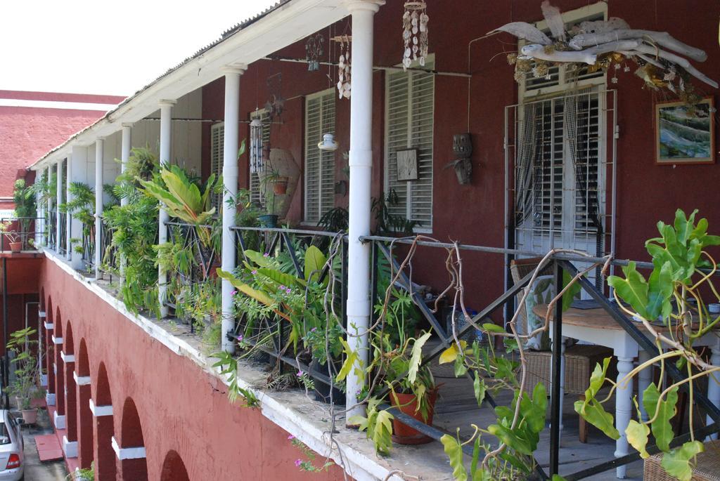 Charming Old World Apartment Μπριτζτάουν Εξωτερικό φωτογραφία