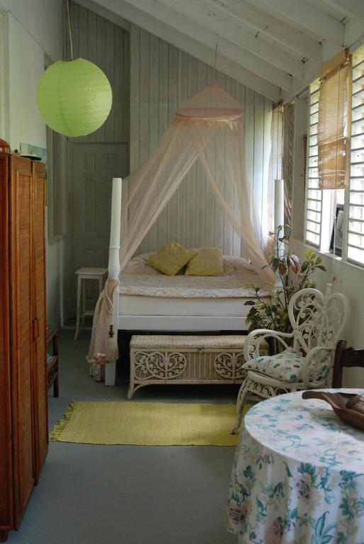Charming Old World Apartment Μπριτζτάουν Εξωτερικό φωτογραφία